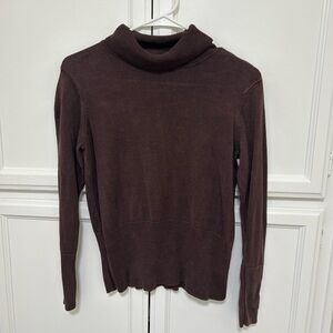 Diane Von furstenberg size small 100% silk turtleneck